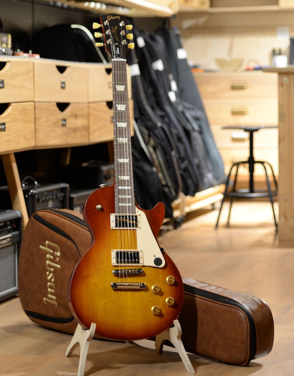 Электрогитара Gibson Les Paul Tribute Satin Iced Tea - купить в "Гитарном Клубе"