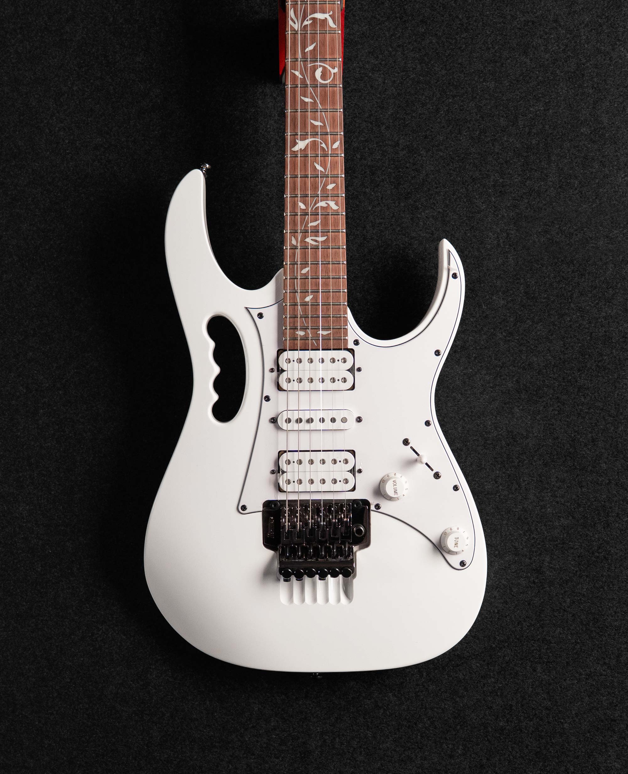 Электрогитара Ibanez Jemjr - Wh - купить в "Гитарном Клубе"