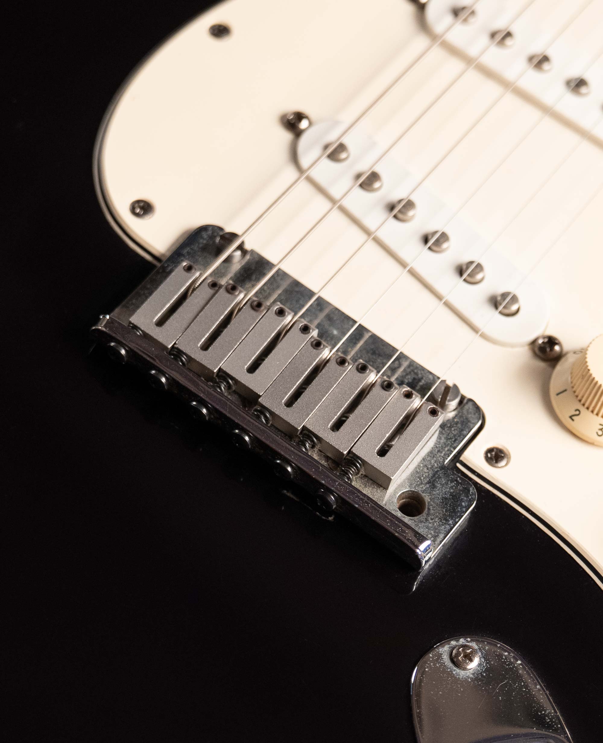 Электрогитара Fender American Standard Stratocaster Black, 1995 - купить в "Гитарном Клубе"