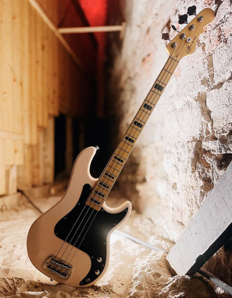 Бас-гитара G&L Tribute LB-100 Olympic White MP Poplar - купить в "Гитарном Клубе"