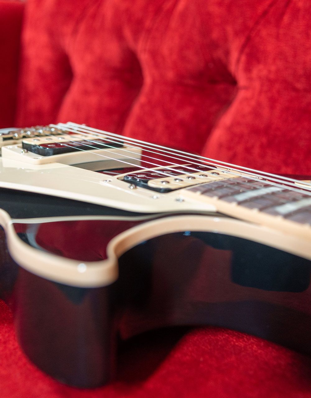 Электрогитара Gibson Les Paul Classic Ebony - купить в "Гитарном Клубе"