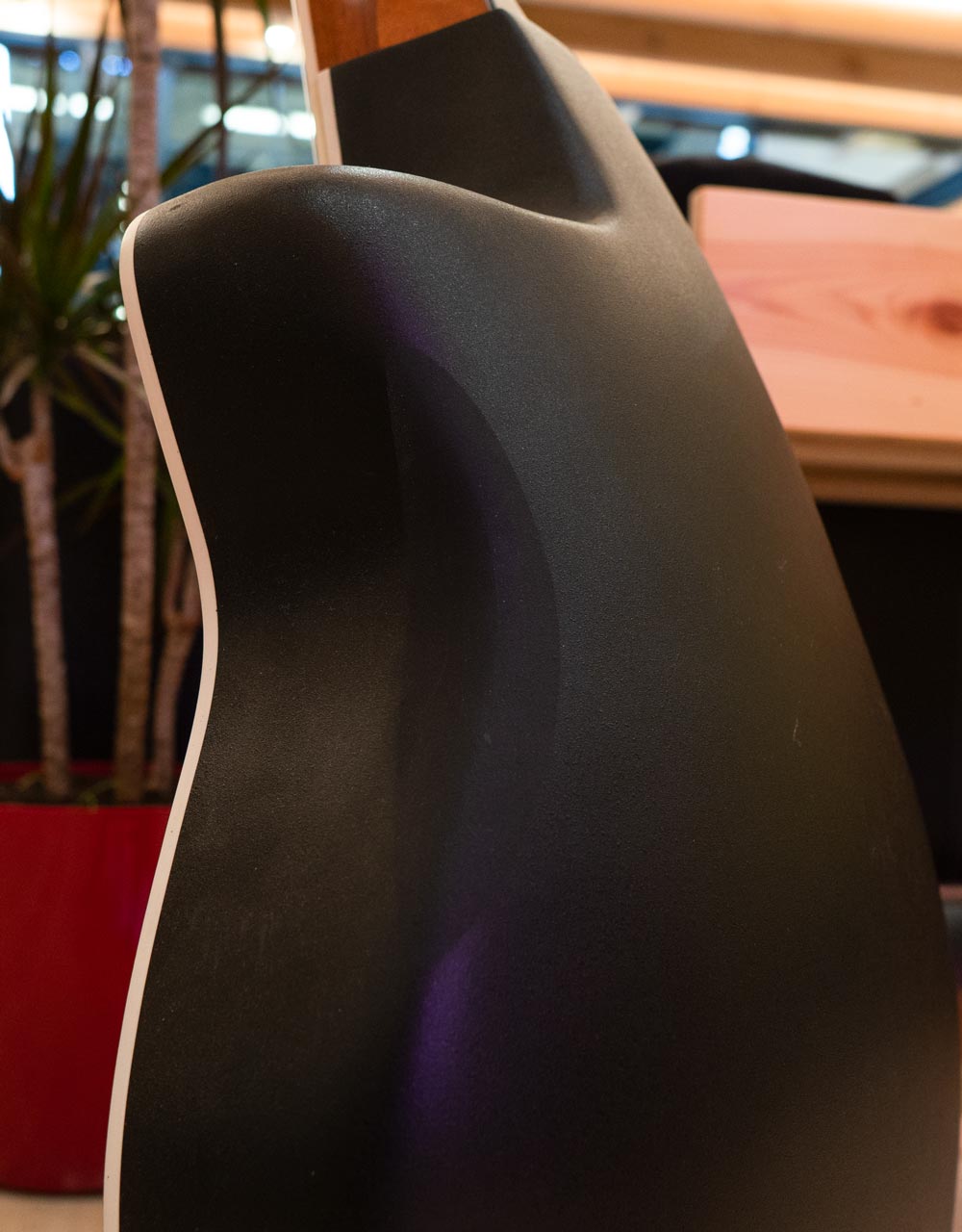 Классическая гитара Ovation CS24C-4 Celebrity Standard Mid Cutaway Natural - купить в "Гитарном Клубе"