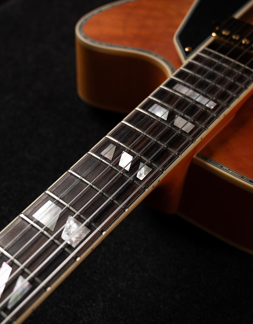 Полуакустическая гитара Peerless Jazz City - купить в "Гитарном Клубе"