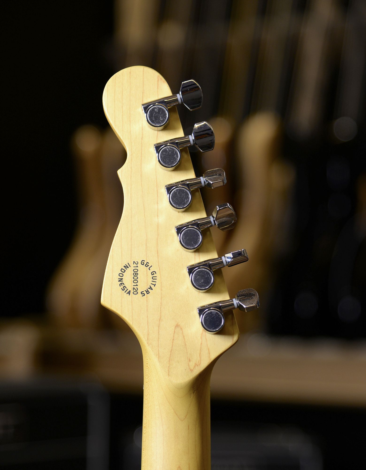 Электрогитара G&L Tribute S-500 Vintage White Jatoba - купить в "Гитарном Клубе"