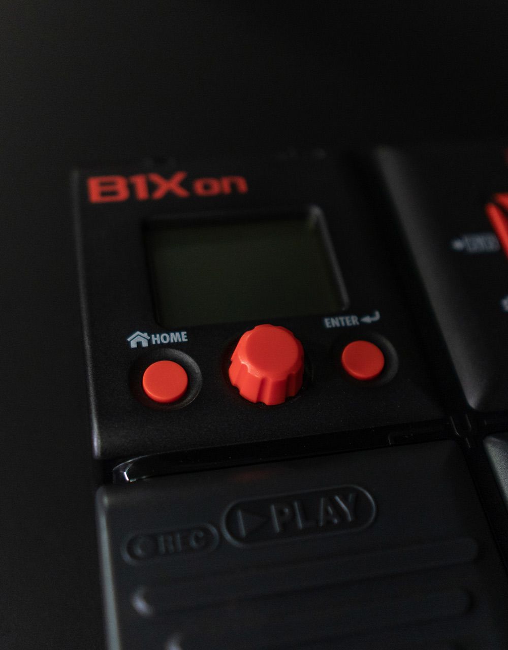 Процессор эффектов Zoom B1Xon - купить в "Гитарном Клубе"