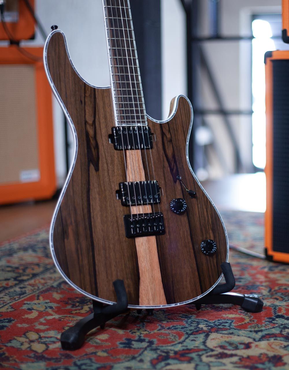 Электрогитара Mayones Regius 6 Custom Black Limba - купить в "Гитарном Клубе"