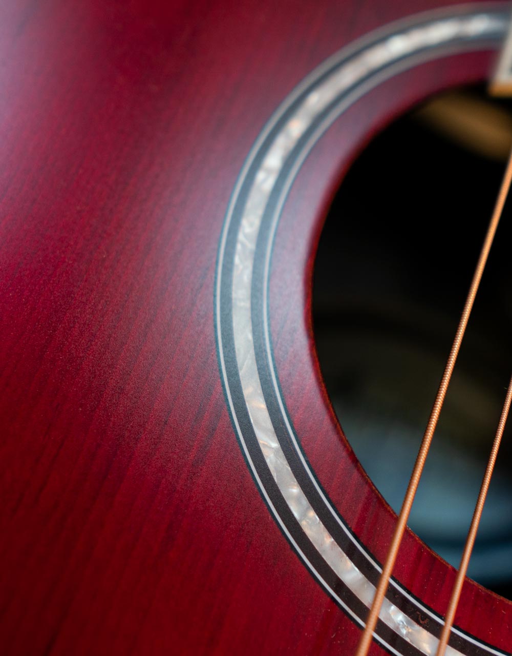 Электроакустическая гитара Ovation Applause AB24II-2S Balladeer Cutaway Ruby Red Satin - купить в "Гитарном Клубе"