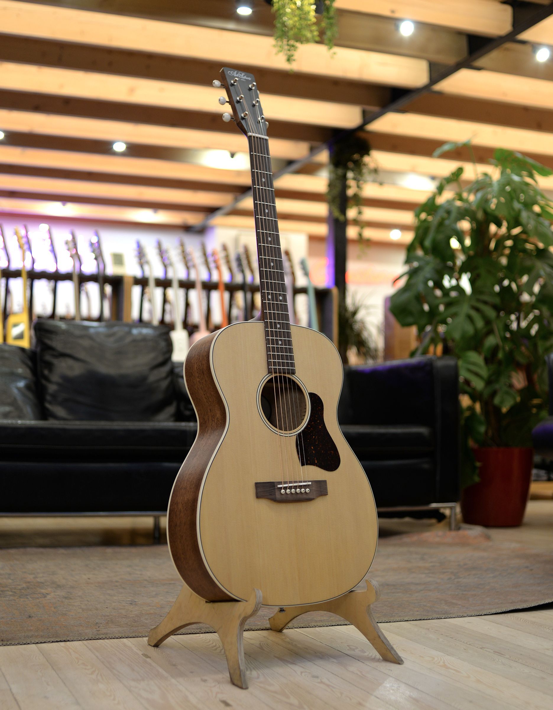 Электроакустическая гитара Art & Lutherie Legacy Natural EQ - купить в "Гитарном Клубе"