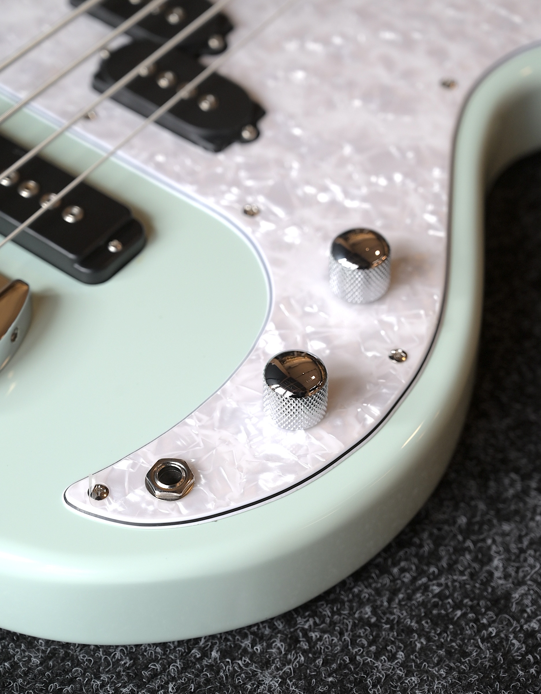 Бас-гитара G&L Tribute SB-2 Surf Green MP Poplar - купить в "Гитарном Клубе"