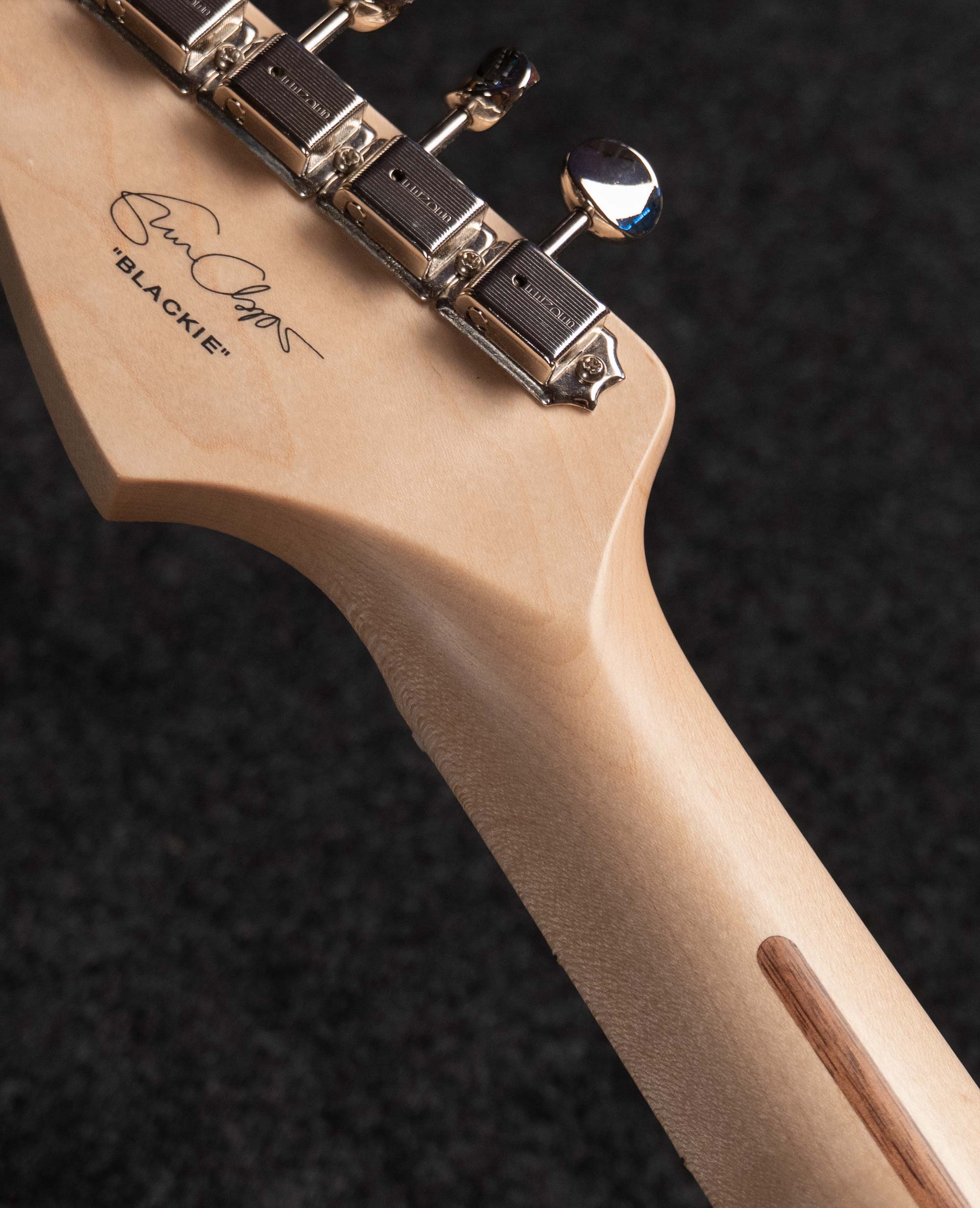 Электрогитара Fender Stratocaster Custom Shop TM Eric Clapton, Blackie, 2022 - купить в "Гитарном Клубе"