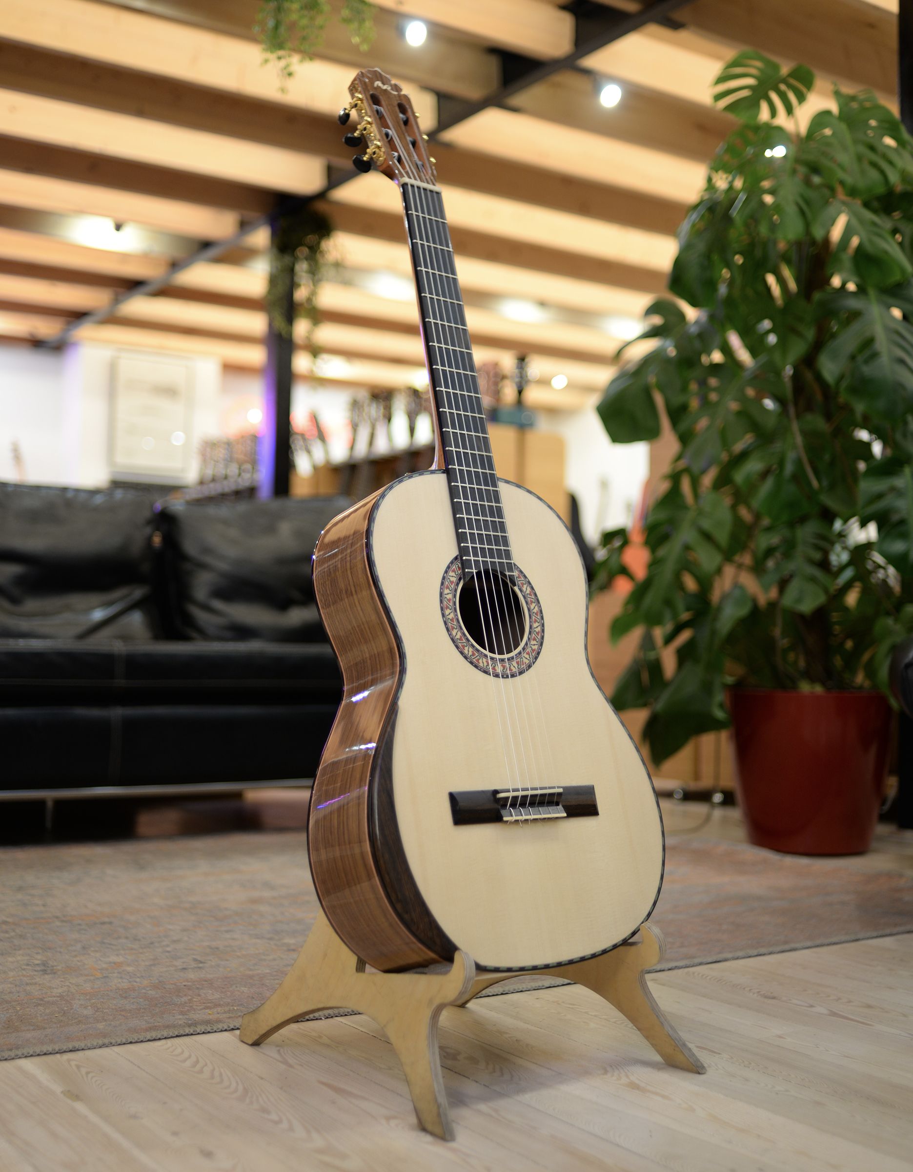 Классическая гитара Manuel Rodriguez E-S 4/4 Magistral - купить в "Гитарном Клубе"