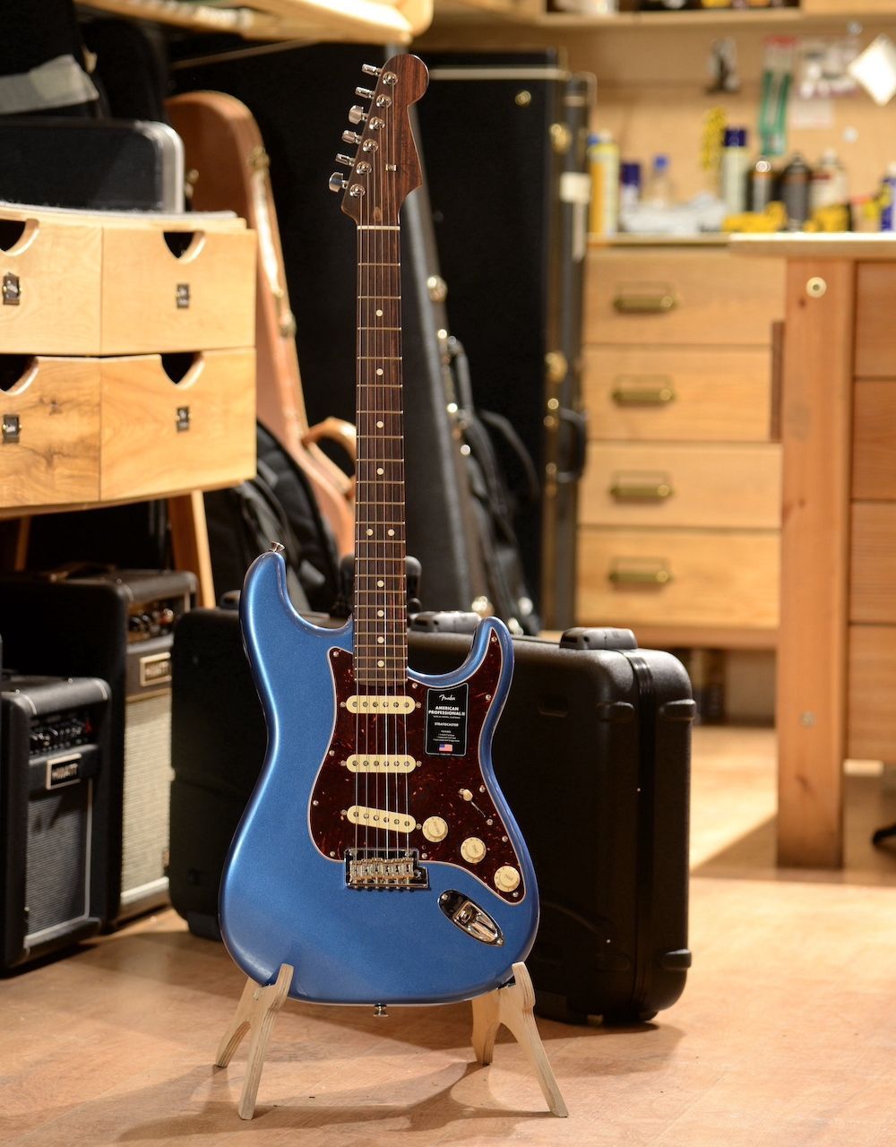 Электрогитара Fender American Professional II Stratocaster Rosewood Lake Placid Blue - купить в "Гитарном Клубе"