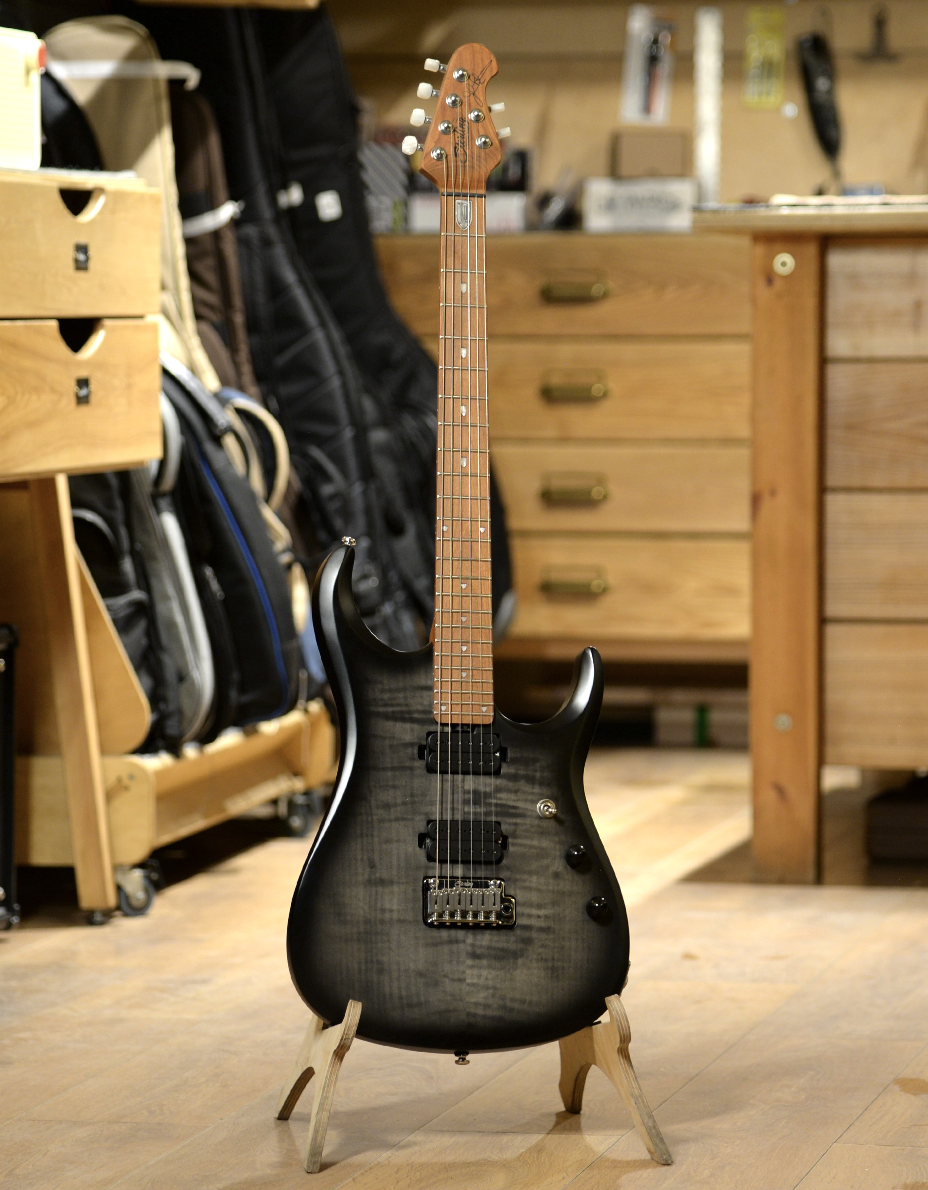 Электрогитара Sterling JP15 Signature in Flame Maple Trans Black Satin - купить в "Гитарном Клубе"