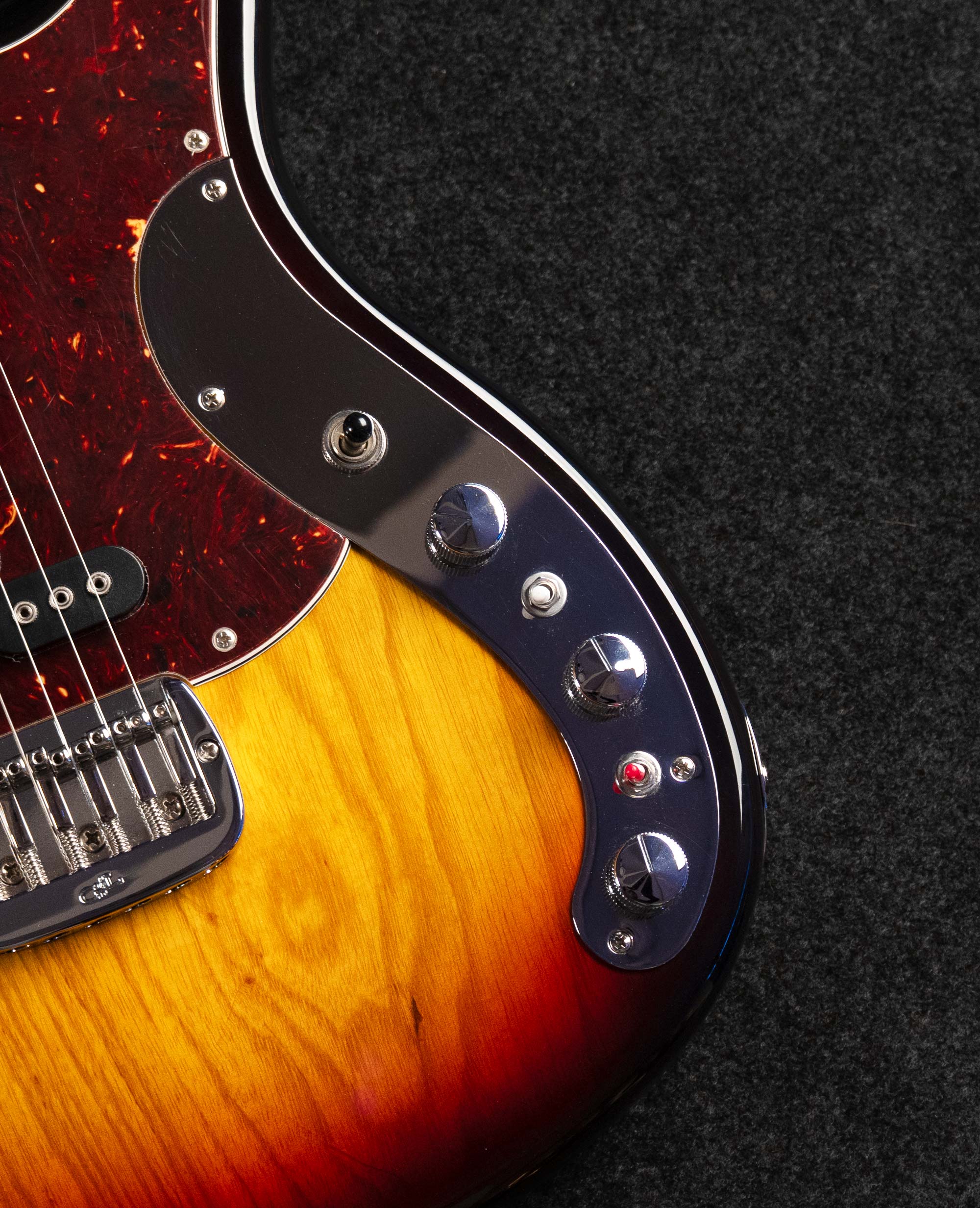 Электрогитара G&L CLF Espada 3-Tone Sunburst CR - купить в "Гитарном Клубе"