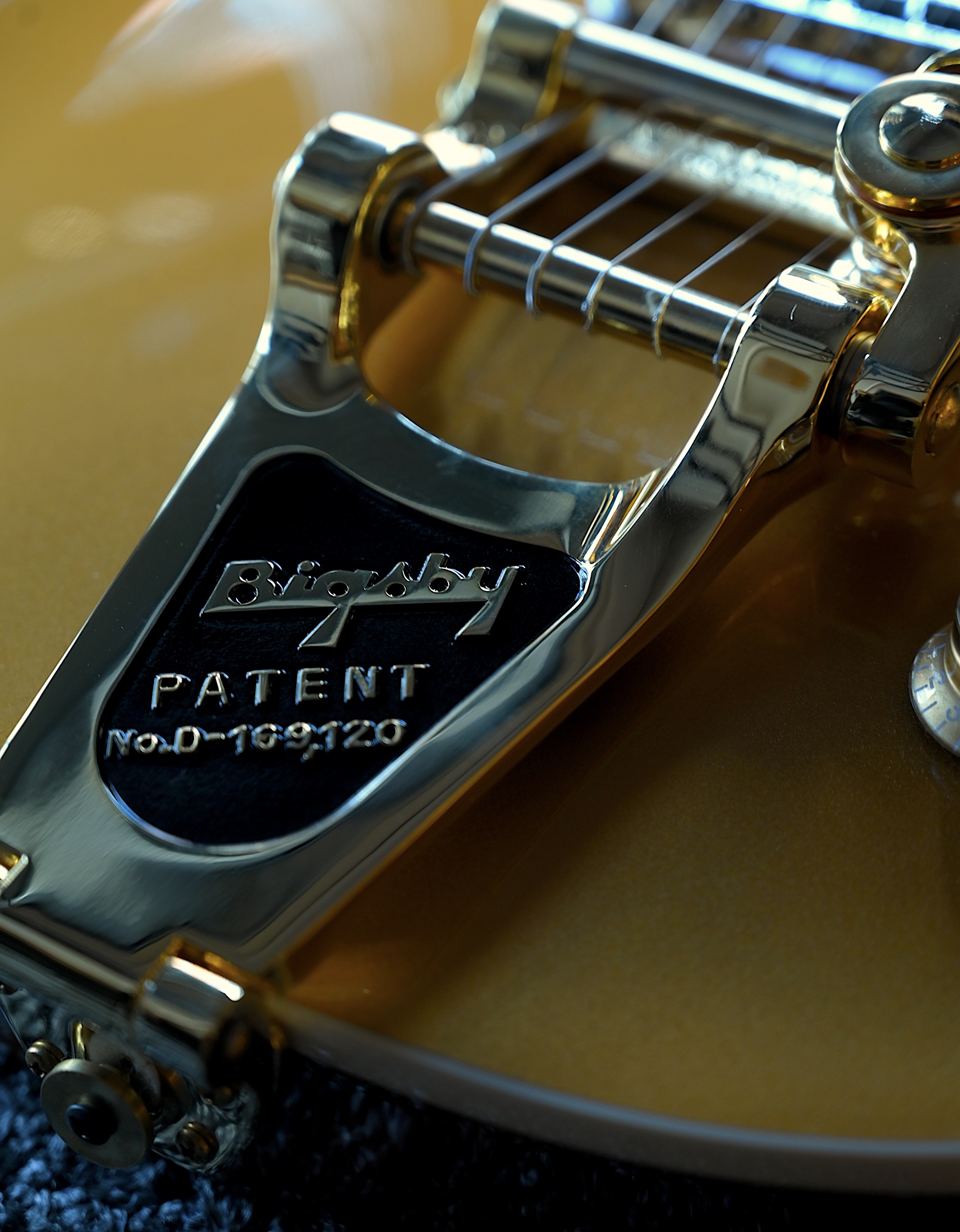 Электрогитара Gibson Les Paul Deluxe Gold Top