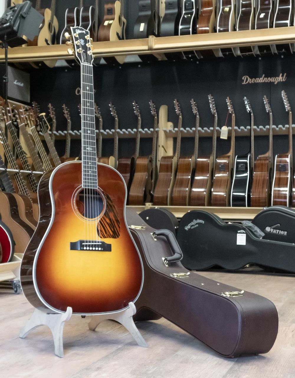 Электроакустическая гитара Gibson J-45 Deluxe Rosewood Burst - купить в "Гитарном Клубе"