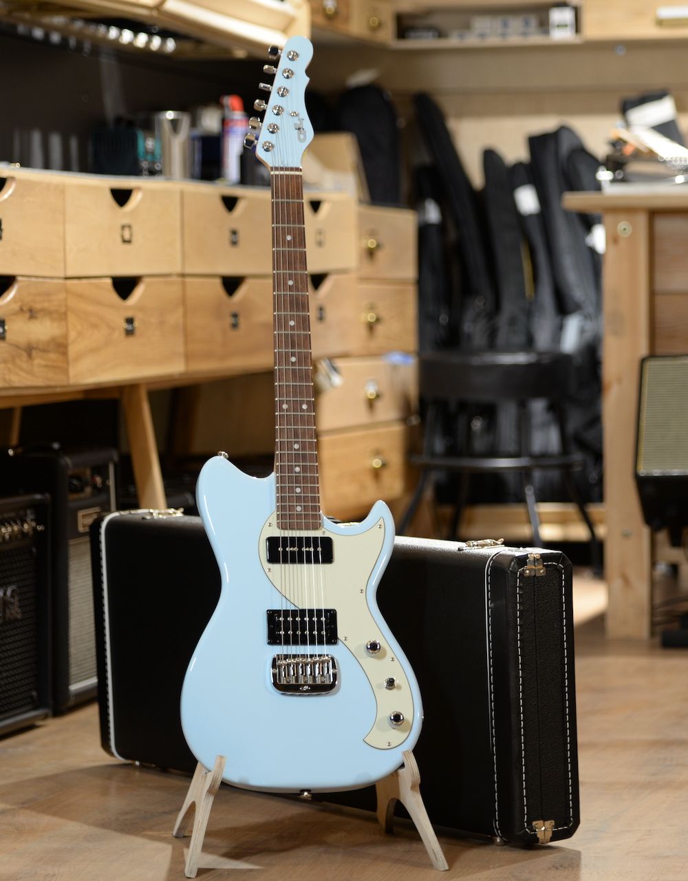 Электрогитара G&L Fallout Sonic Blue CR - купить в "Гитарном Клубе"