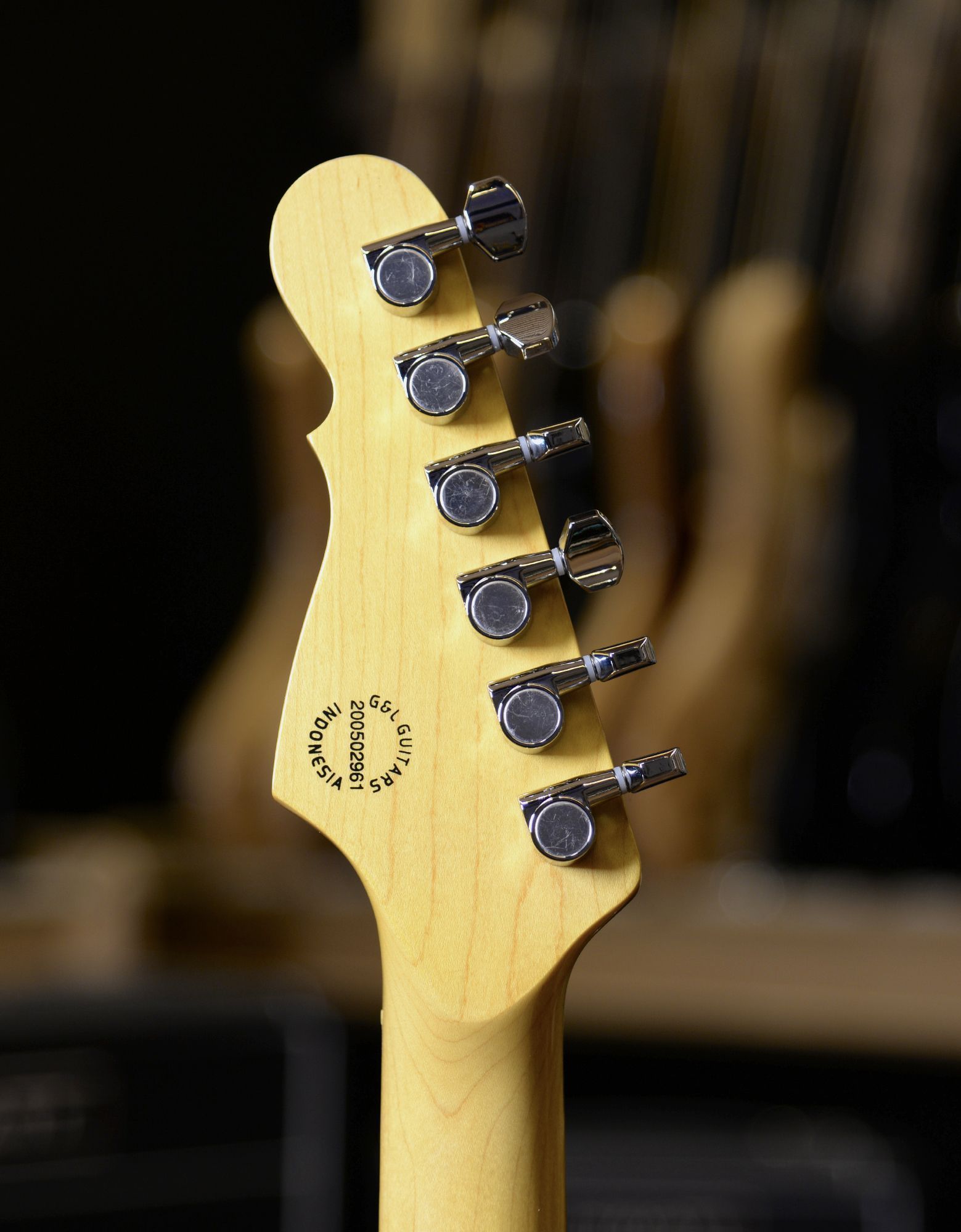 Электрогитара G&L Tribute Legacy Gloss Black MP - купить в "Гитарном Клубе"