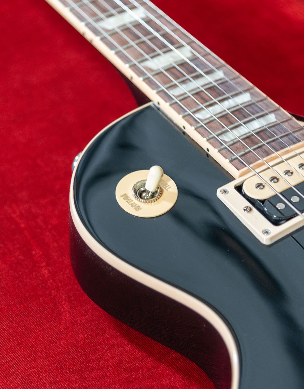 Электрогитара Gibson Les Paul Classic Ebony - купить в "Гитарном Клубе"