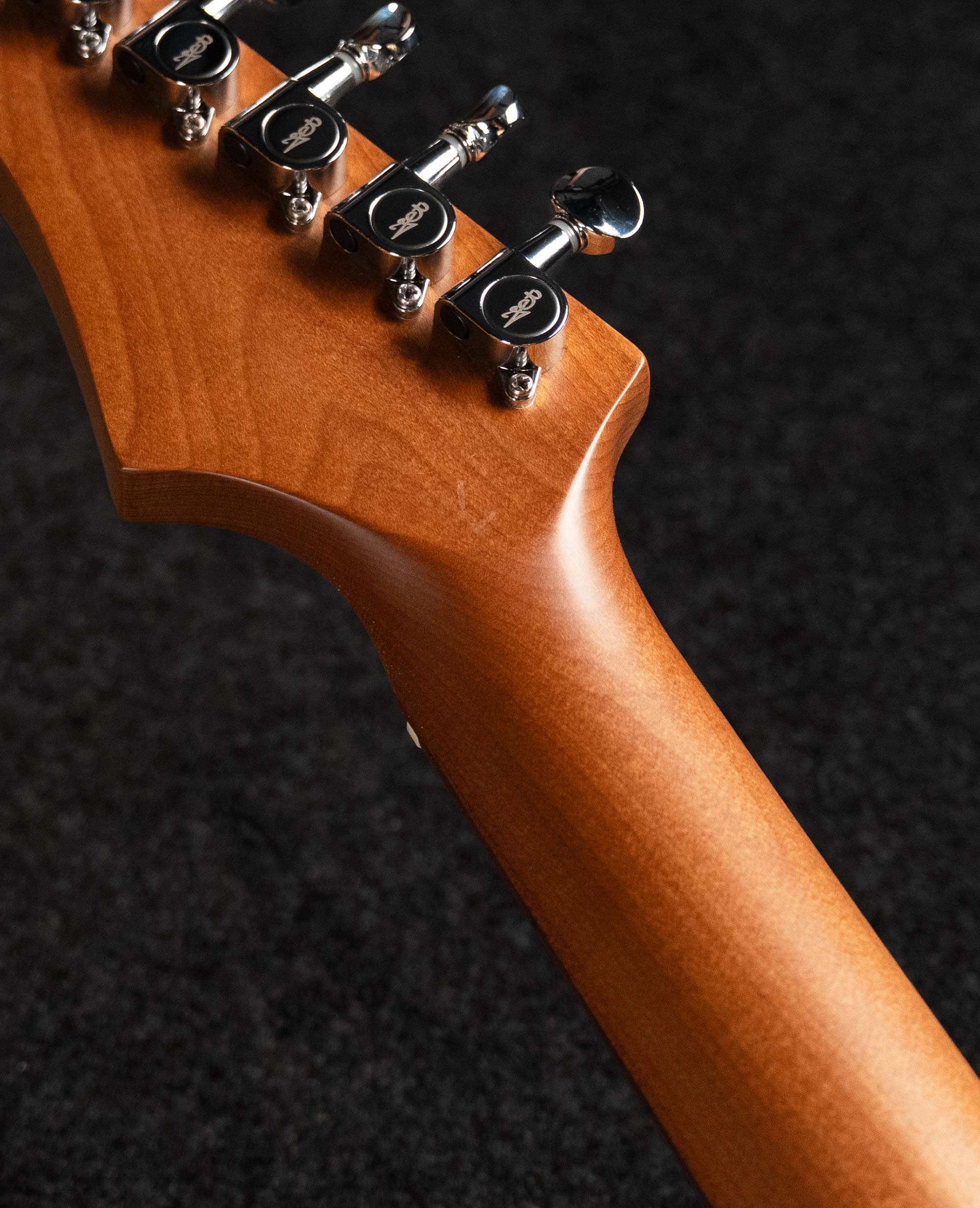 Электрогитара JET JS-400 HT BK - купить в "Гитарном Клубе"