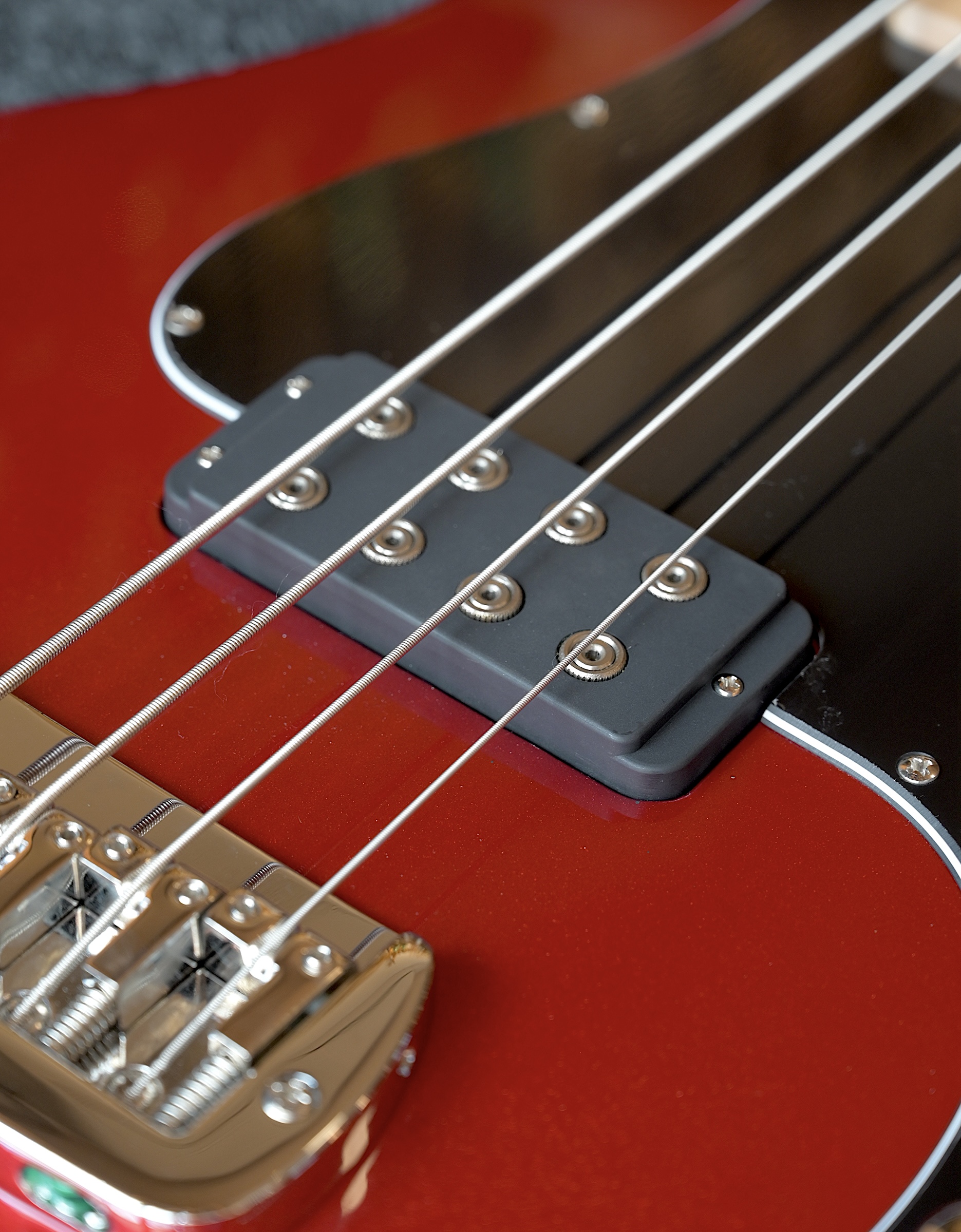 Бас-гитара G&L Tribute Kiloton Candy Apple Red MP Poplar - купить в "Гитарном Клубе"