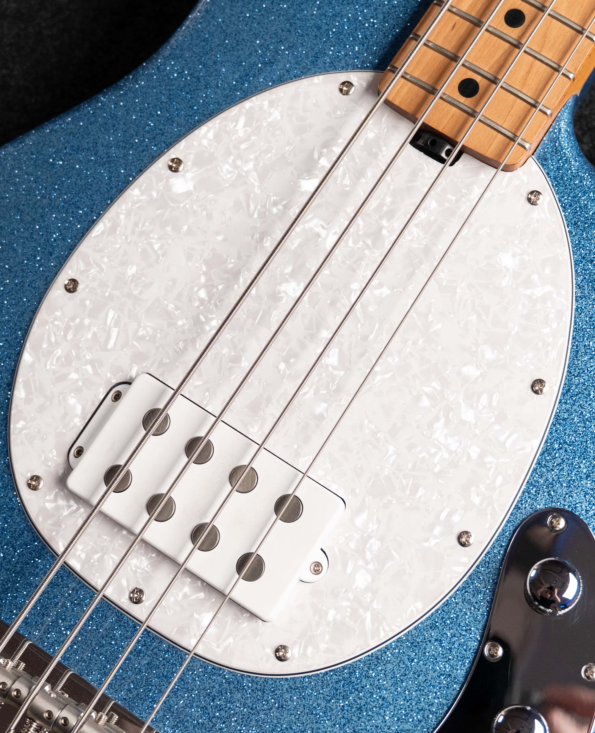Бас-гитара Sterling StingRay RAY34-BSK, Blue Sparkle - купить в "Гитарном Клубе"