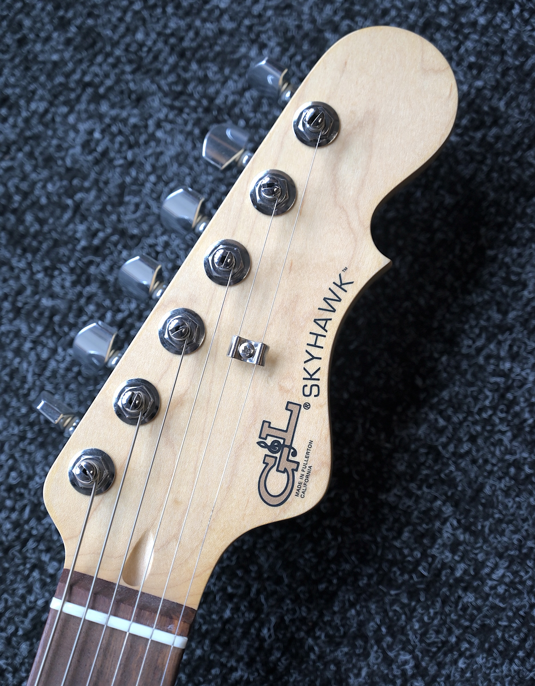 Электрогитара G&L FD Skyhawk 3-Tone Sunburst CR - купить в "Гитарном Клубе"