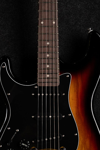 Электрогитара G&L Tribute Legacy L/H 3-Tone Sunburst RW - купить в "Гитарном Клубе"
