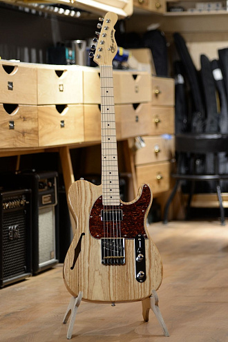 Электрогитара G&L Tribute ASAT Classic Bluesboy Semi-Hollow Natural Ash MP - купить в "Гитарном Клубе"