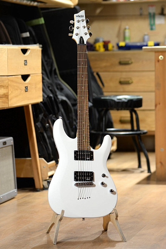 Электрогитара Schecter C-6 Deluxe Satin White - купить в "Гитарном Клубе"