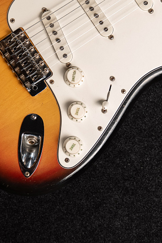 Электрогитара Fender Stratocaster ‘1975 - купить в "Гитарном Клубе"