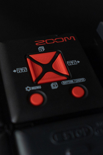 Процессор эффектов Zoom B1Xon - купить в "Гитарном Клубе"