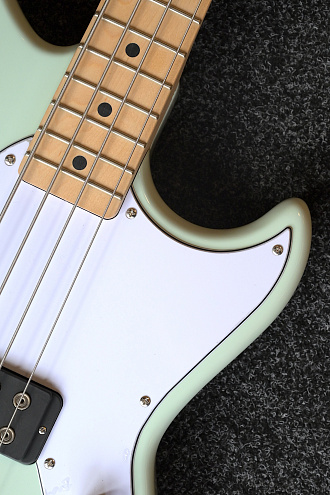 Бас-гитара G&L Tribute Fallout Bass Surf Green MP - купить в "Гитарном Клубе"