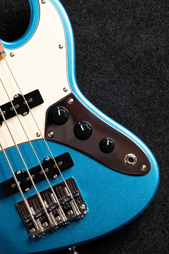 Бас-гитара уменьшенная Flight Mini JB LPB - купить в "Гитарном Клубе"