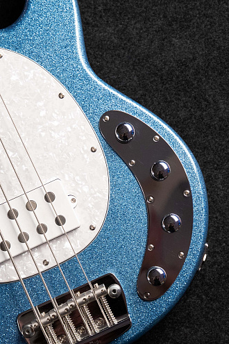 Бас-гитара Sterling StingRay RAY34-BSK, Blue Sparkle - купить в "Гитарном Клубе"