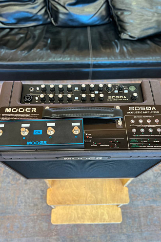 Комбоусилитель для акустической гитары Mooer SD50A, 50Вт - купить в "Гитарном Клубе"