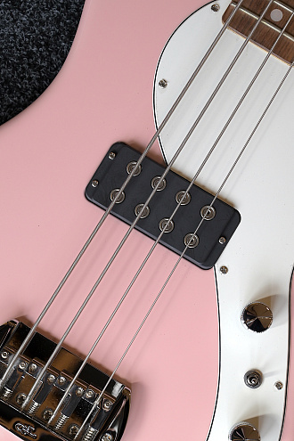 Бас-гитара G&L FD Fallout Shortscale Bass Shell Pink CR - купить в "Гитарном Клубе"