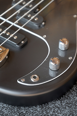 Бас-гитара G&L Tribute SB-2 Black Frost RW - купить в "Гитарном Клубе"