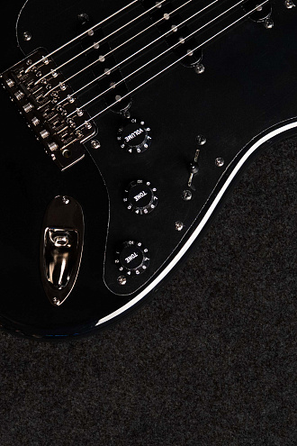Электрогитара Fender Stratocaster Limited Final Fantasy XIV - купить в "Гитарном Клубе"