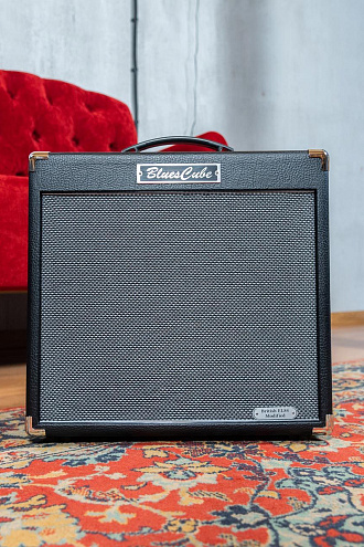 Комбоусилитель для электрогитары Roland Blues Cube Hot BK, 1х12", 30Вт - купить в "Гитарном Клубе"