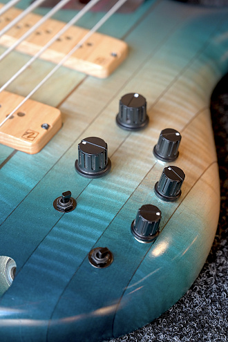 Бас-гитара Ibanez SR5CMLTD-CIL - купить в "Гитарном Клубе"