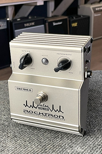 Гитарная педаль Rocktron Pulse Tremolo - купить в "Гитарном Клубе"