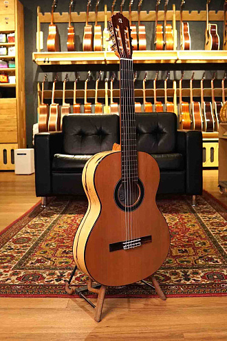 Классическая гитара Alhambra Conservatory 6 White Ebony - купить в "Гитарном Клубе"