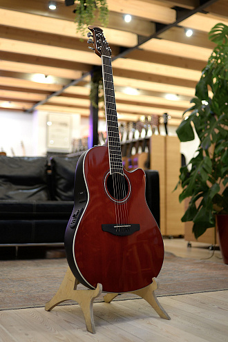 Электроакустическая гитара Ovation CS24-RR Celebrity Standard Mid Cutaway Ruby Red - купить в "Гитарном Клубе"