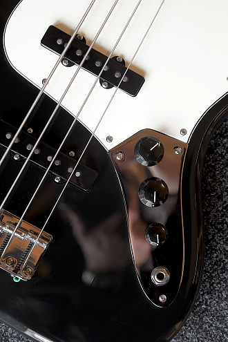Бас-гитара Fender Player Jazz Bass Black