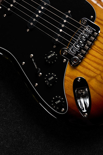 Электрогитара G&L Tribute Legacy L/H 3-Tone Sunburst RW - купить в "Гитарном Клубе"