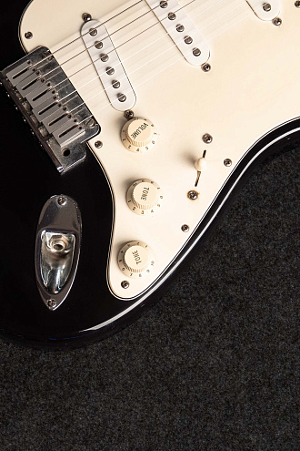 Электрогитара Fender American Standard Stratocaster Black, 1995 - купить в "Гитарном Клубе"